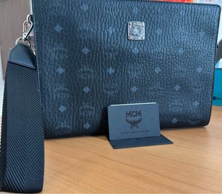 Mcm hotsell clutch men