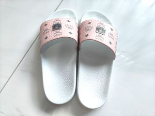 Pink outlet mcm slides