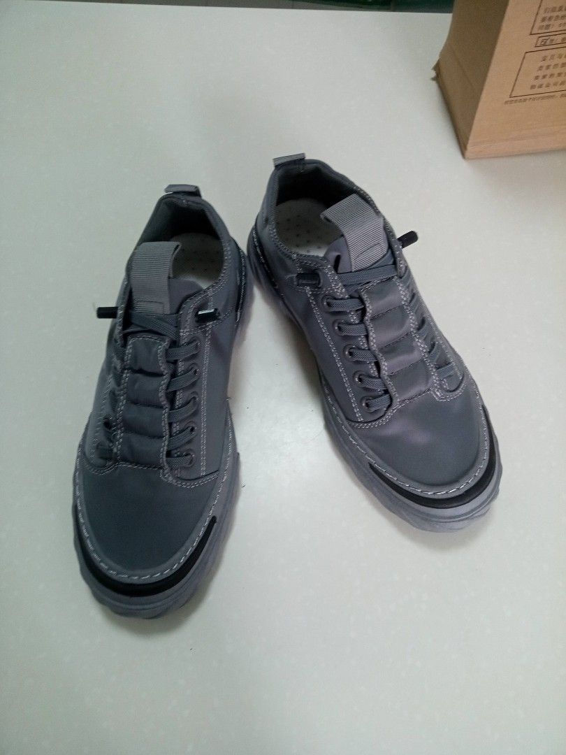 Men s shoes size 39 worn once comes with box