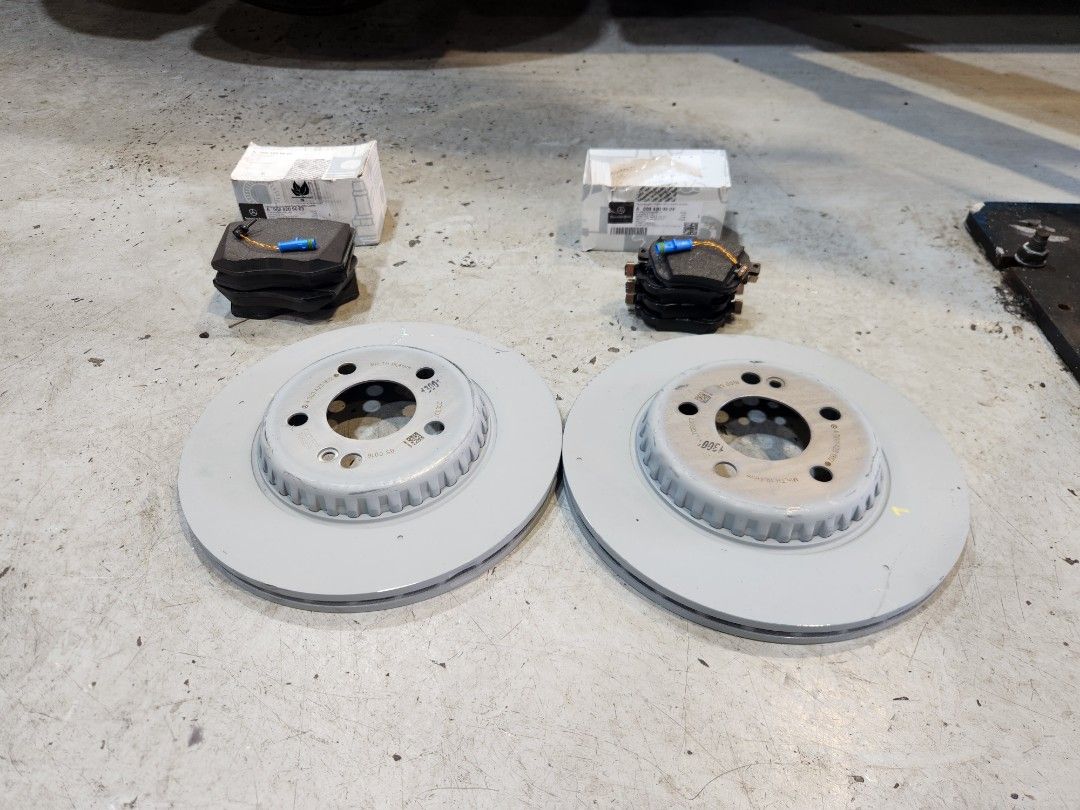 W213 rear shop brake pad replacement