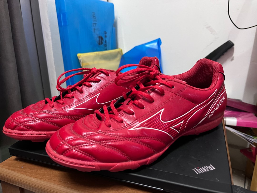 Red mizuno store turf shoes