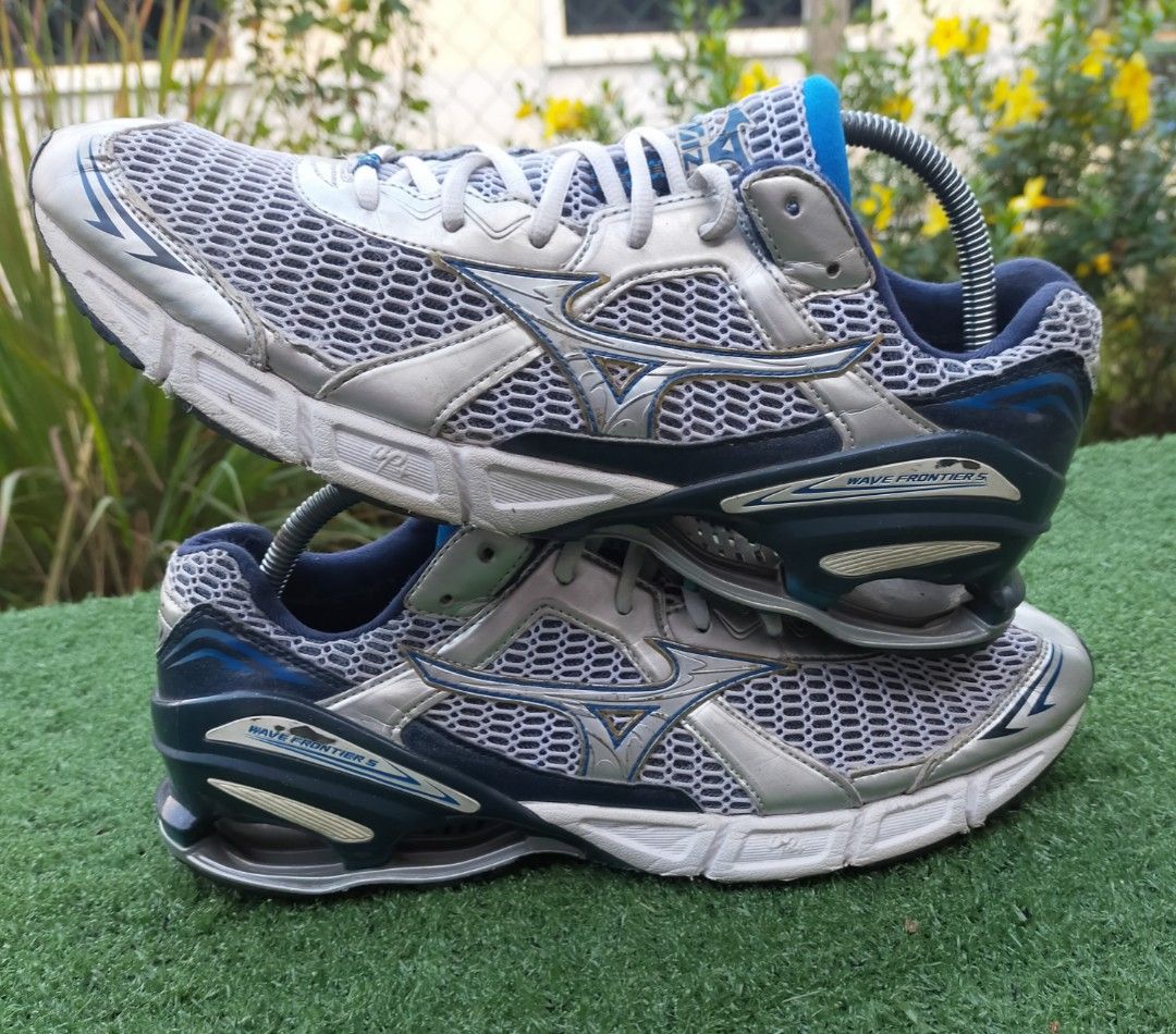 Mizuno wave frontier sport court shoes size 9uk Sports Equipment