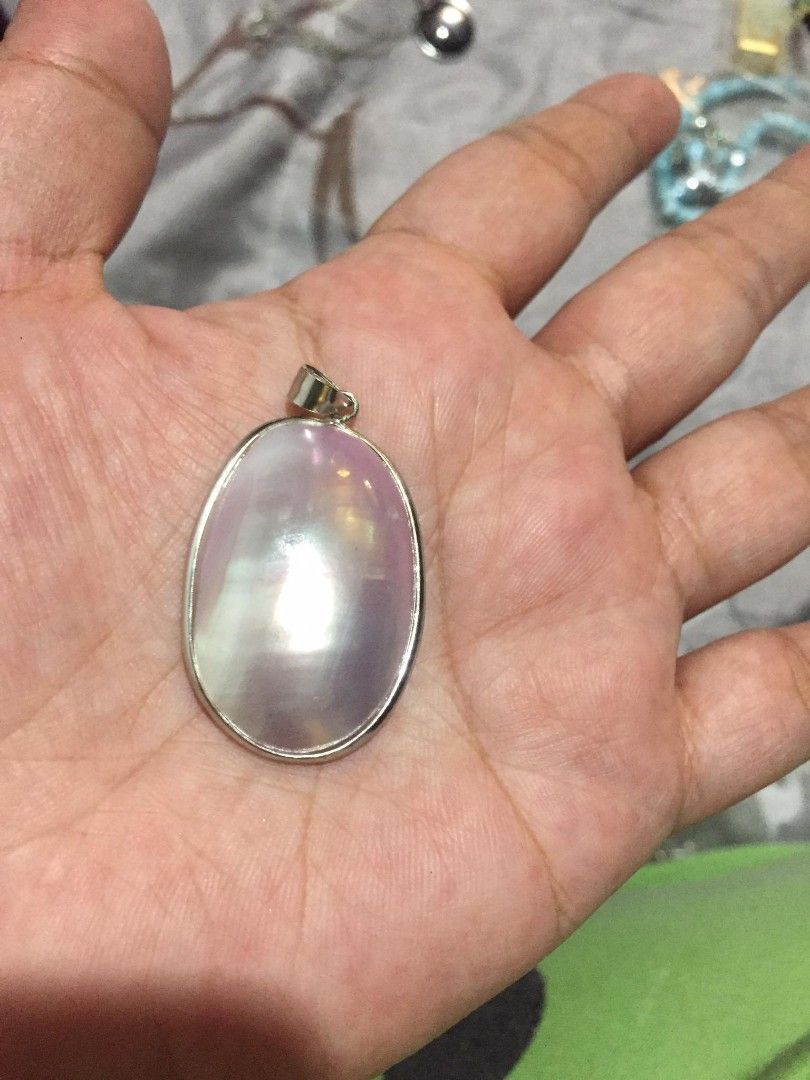 Mother of Pearl (Category: Necklaces) located in Lipa City. Submitted by myrich (Listing ID 1246444452, Image 1). Description: Mother of Pearl Big size : S925 silver bezel.