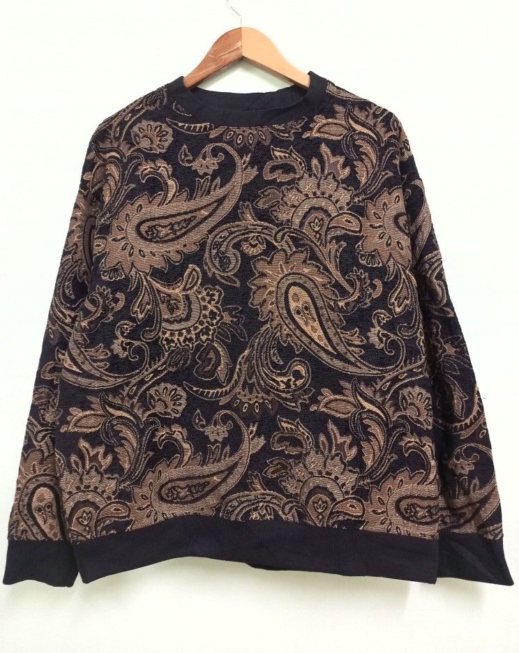 Baroque sweater shop