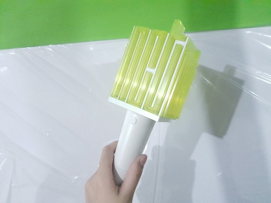 NCT Official Lightstick (Category: K-Wave Merchandise) located in Quezon City. Submitted by Jeila (Listing ID 1284667538, Image 3). Description: Rush selling my NCT lightstick eheh it's fully working and I've never used it sa concerts (sadly) because I couldn't go to any of them. Nakadisplay lang siya sa desk ko since 2019 hahahah I bought it for DREAM SHOW 2020 pero di ako nakapunta kasi naubusan tix lol. PRICE: P2000 (pwede naman negotiable) + 