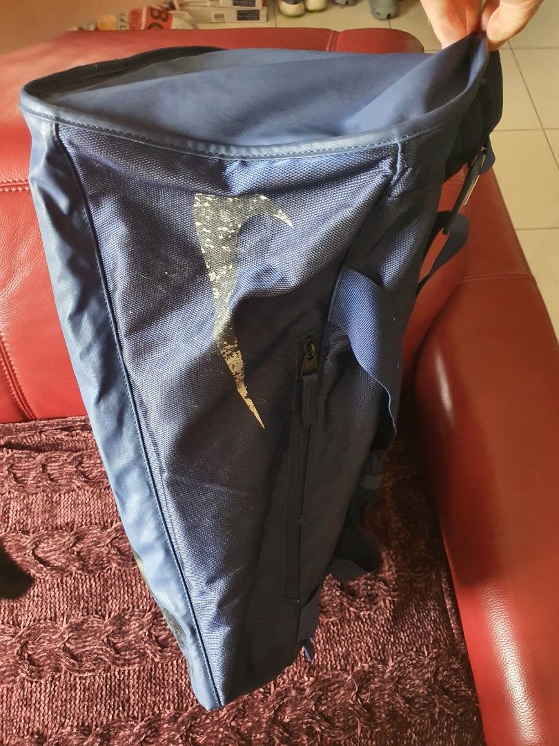 Nike Air max 2 in 1 duffle bag (Category: Backpacks) located in Pasig City. Submitted by tatashki (Listing ID 1284604453, Image 3). Description: Authentic Nike Air max 2 in 1 duffle bag / backpack With mesh comoartment outside and shoe compartment inside 2 zippers compartment inside and outside Quite big Signs of use: logo faded and scratches . Clean interior.