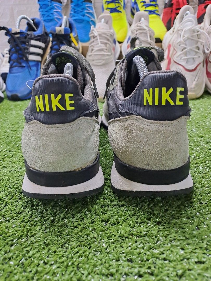 Nike internationalist trainers in vintage green discount