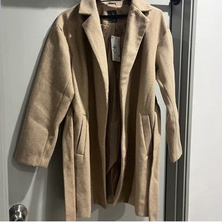 (Category: ) located in . Submitted by ilovepreloved (Listing ID 1284557041, Image 1). Description: .
