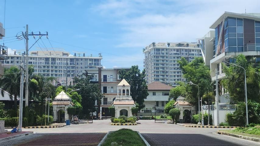Palm Coast Marina Baytown (Category: Lot) located in Makati City. Submitted by jvlreallty (Listing ID 1284631499, Image 2). Description: 🙋Palm Coast Marina Bay Residence 🙋 For Sale: Palm Coast Paranaque (DS-25-0018) Vacant Lot - Jefferson Avenue 🏷Near Okada 🏷 Lot Area: 450 sqm 🏷 Price : 94,500,000 (210k/sqm) Other available listings in Palm Coast: 1. Ford St., Palm Coast, Paranaque (DS-25-0010) 📍Lot Area: 250 sqm 💰Price: Php44,263,750 (177