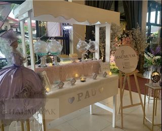 Perfume bar for debut