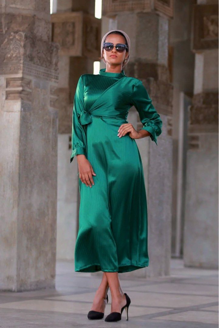 PODUR Sheer Emerald Green Dress with Flare and Tie Ribbons Flowy Shiny Baju Raya Kurung Top Hijau Dark