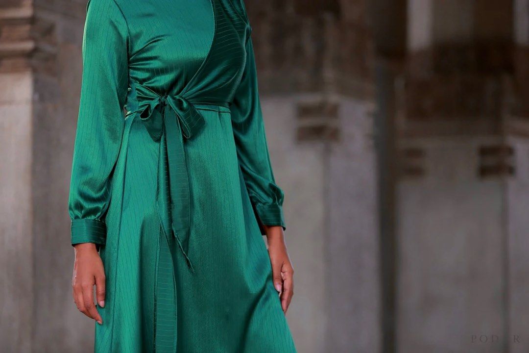 podur green dress Entro Green Botanical Midi Dress with Puff Sleeves & Button Front main image 0