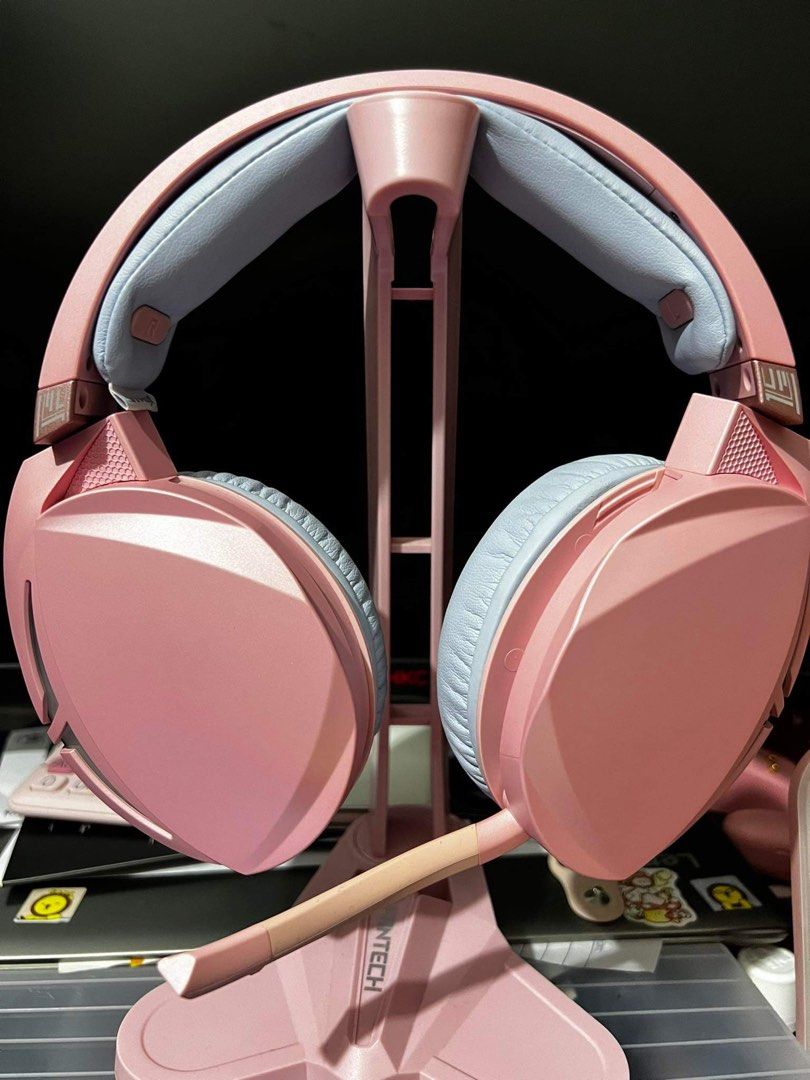 ROG Strix Fusion 300 PNK LTD 7.1 Audio Headphones Headsets on