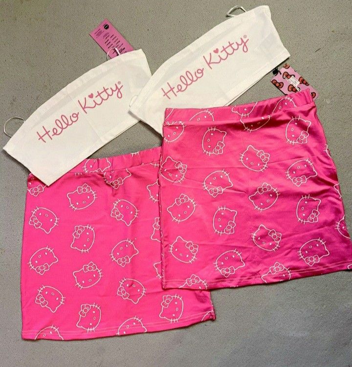 S H E I N Hk🎀 (Category: Sets or Coordinates) located in Cavite. Submitted by assortedhaul (Listing ID 1284565786, Image 1). Description: Brandnew w/pouch🎀 2pcs.available small on tag 220 each 📦courier:J&T exp/Lalamove 💸Mode of payment:Gcash Loc:Imus Cavite📍.
