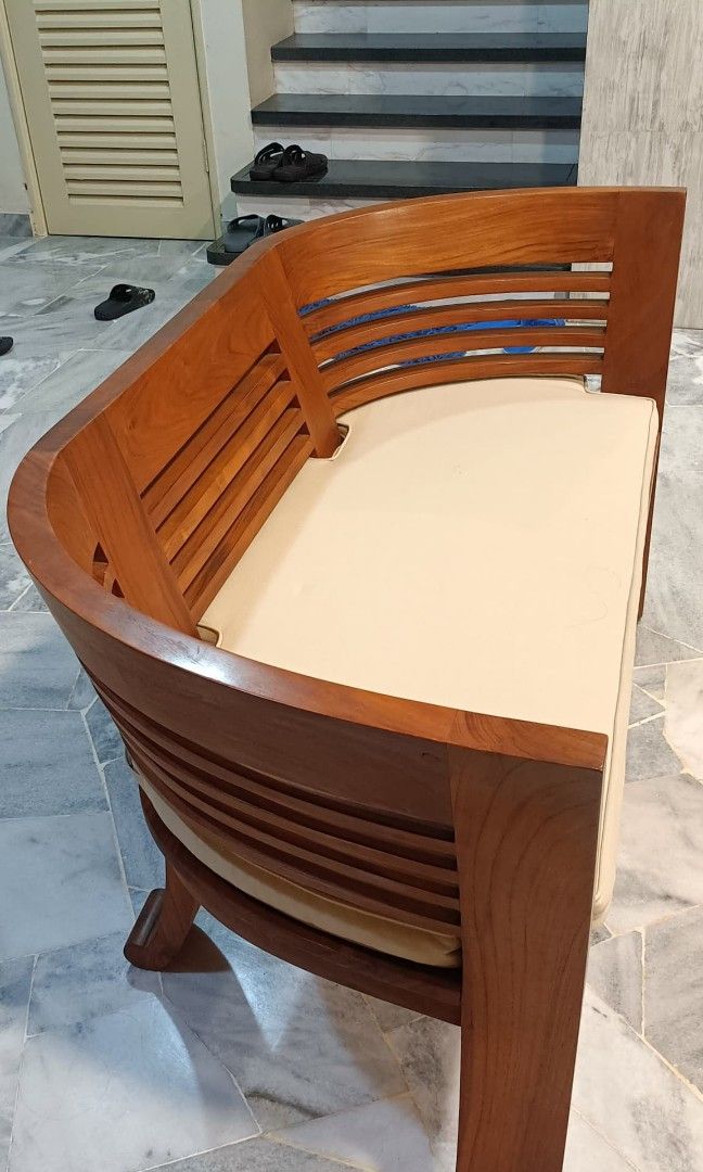 Sofa table set (Category: Sofas) located in Subang Jaya. Submitted by terrypang8989 (Listing ID 1284580881, Image 1). Description: .