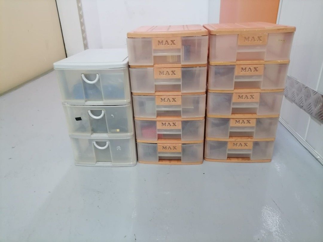 Storage boxes (Category: Storage Boxes & Baskets) located in Singapore. Submitted by oscar808 (Listing ID 1284601088, Image 1). Description: as shown. $10 for all.