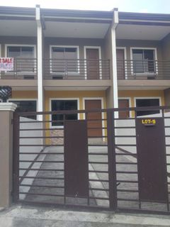 2 Bedroom Townhouse with Car Garage Forsale in Las Pinas City