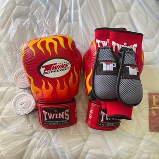 Twins Muay Thai Boxing Gloves 16 oz (TS8002)