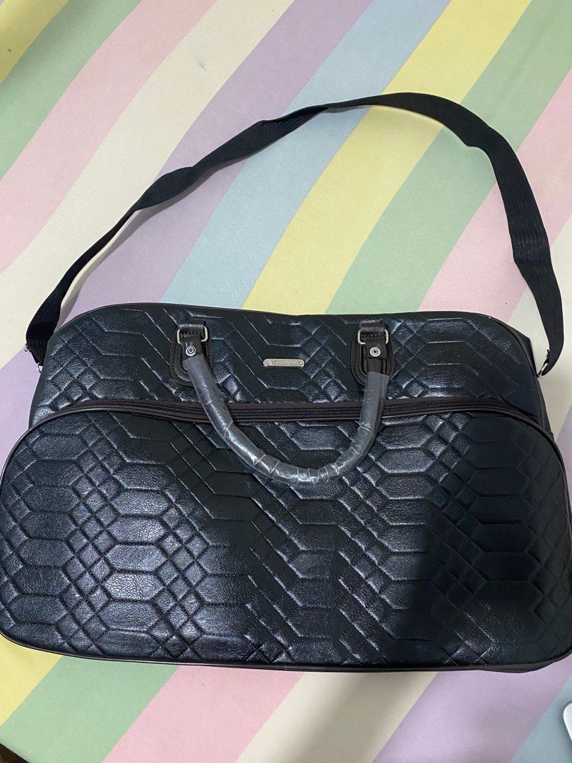 Oriflame royal best sale travelling bag