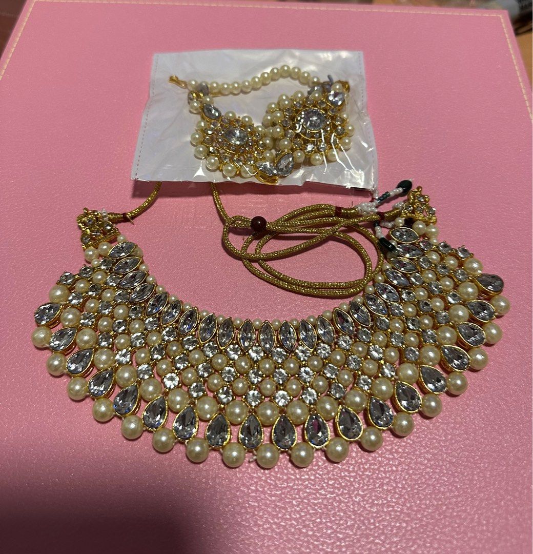 White choker set with tikka Women s Fashion Jewelry Organisers