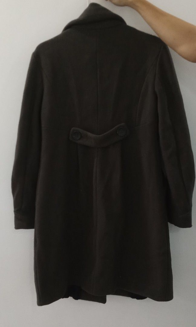 Women's Long Coat (Category: Coats, Jackets and Outerwear) located in Cavite. Submitted by junmoxx (Listing ID 1282048795, Image 2). Description: Women's coat.