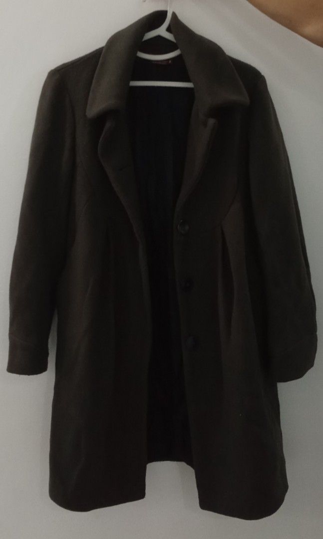 Women's Long Coat (Category: Coats, Jackets and Outerwear) located in Cavite. Submitted by junmoxx (Listing ID 1282048795, Image 3). Description: Women's coat.