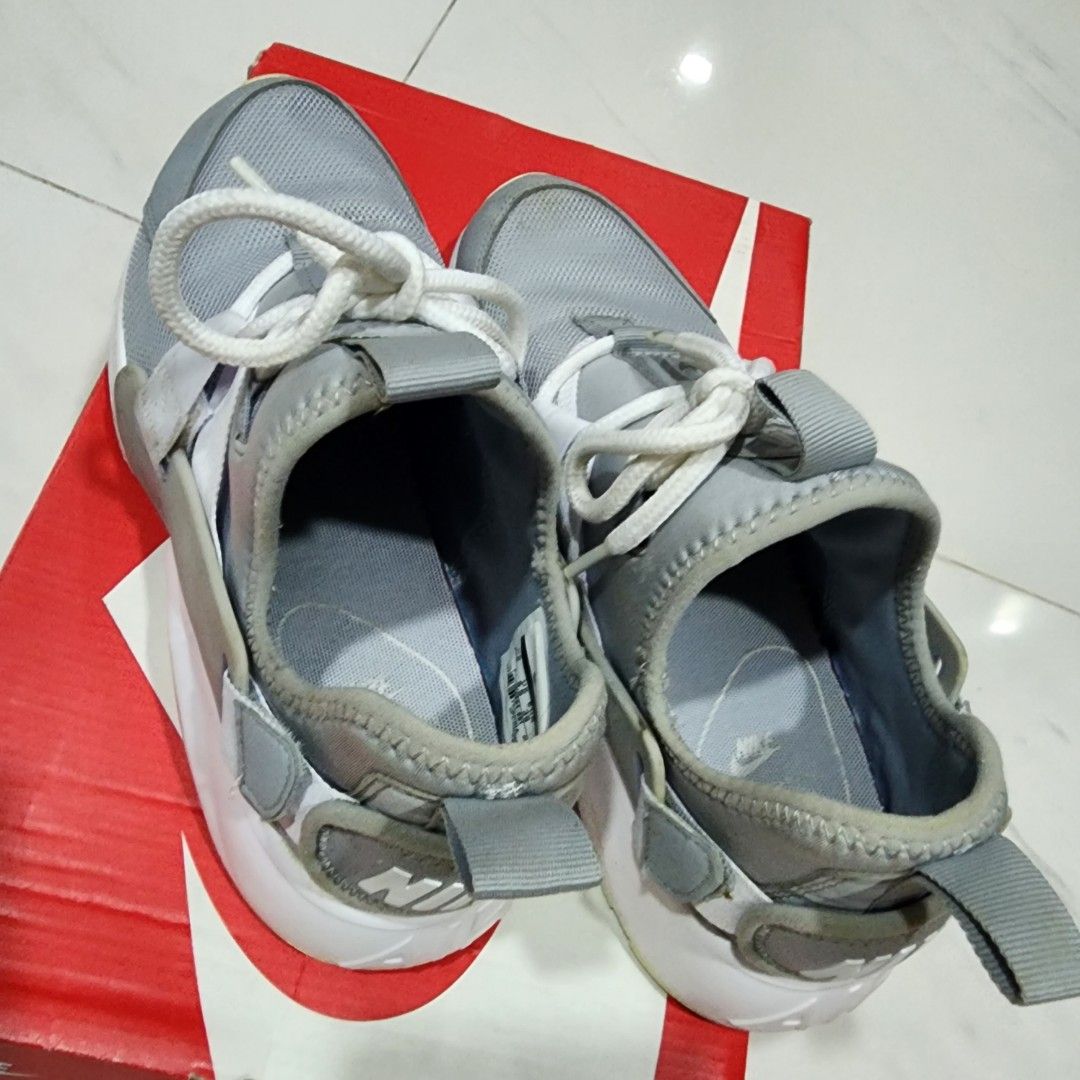 Nike air huarache hotsell city low women's shoe