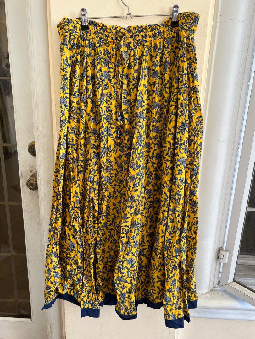 Zara florla maxi skirt (Category: Skirts) located in Davao. Submitted by thedeclutterMD (Listing ID 1284693318, Image 2). Description: Waist 32-34in Length 36in.