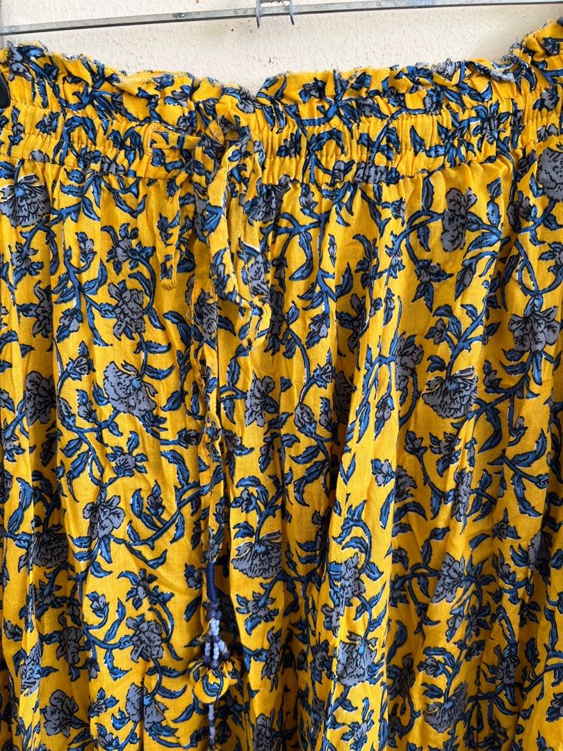 Zara florla maxi skirt (Category: Skirts) located in Davao. Submitted by thedeclutterMD (Listing ID 1284693318, Image 3). Description: Waist 32-34in Length 36in.