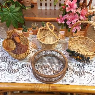 4pcs small vintage baskets