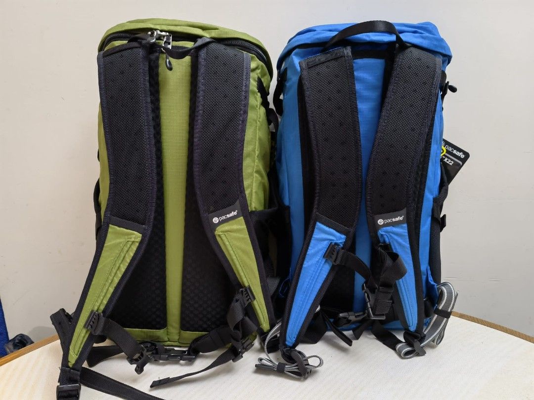 Pacsafe x22 top