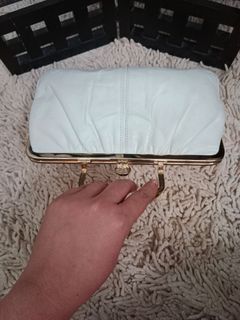 🏷️A MUST HAVE🏷️  White Genuine Leather and Gold Hardware Clutch / Handbag 🇯🇵