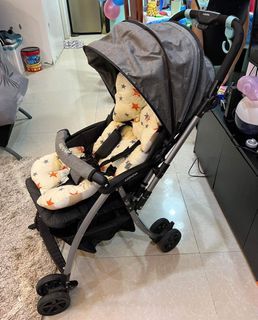 Akeeva stroller with cotton seat cushion