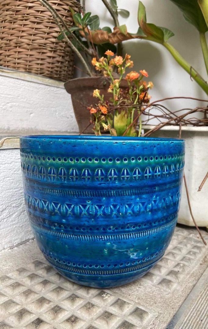 !ON SALE! Aldo Londi - Bitossi - Cache Pot - Ceramic (Category: Vases & Decorative Bowls) located in Quezon City. Submitted by GoYo_Ltd (Listing ID 1284846322, Image 1). Description: Vintage ceramic pot Made in Italy In cm H 18 Diameter (mouth) 21 Diameter (base) 13 W 21.