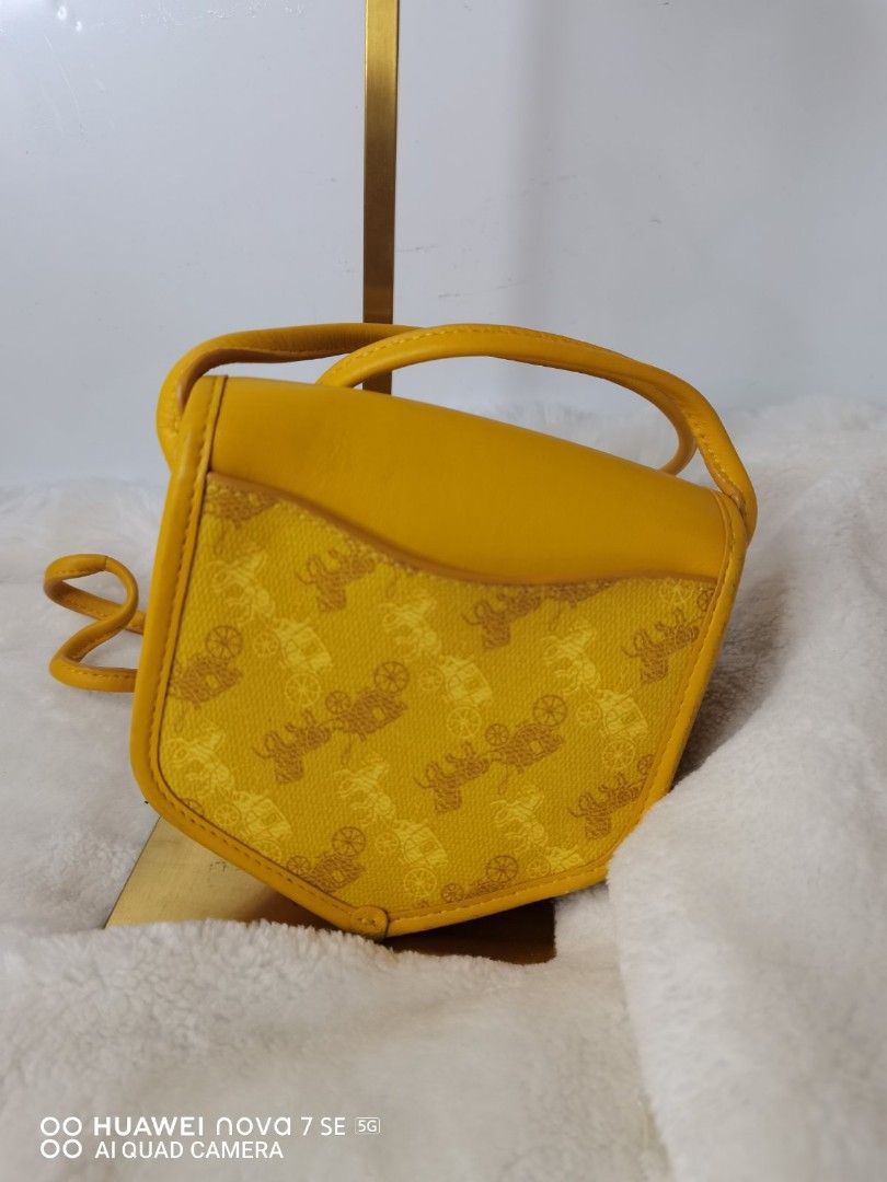 Turnlock flap pouch 15 discount with horse and carriage print