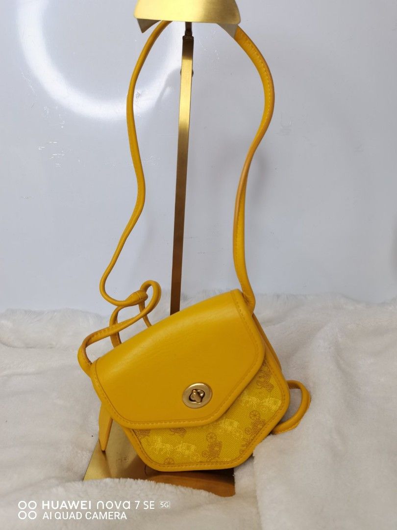 Turnlock flap pouch 15 with horse and carriage print sales