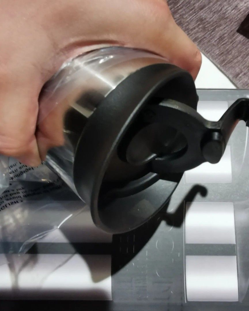 Bodum Vacuum Travel Mug (Category: Coffee & Tea Tableware) located in Manila. Submitted by knowsbaeyo27038 (Listing ID 1284809594, Image 2). Description: About the Bodum Travel Mug Ideal for the daily commute, holidays, the gym or simply walking the dog, the Bodum Travel Mug is designed to go wherever you go, ensuring that your coffee, tea or other favorite drink is always within reach, even when you’re far from home. Central to the Travel Mug’s 