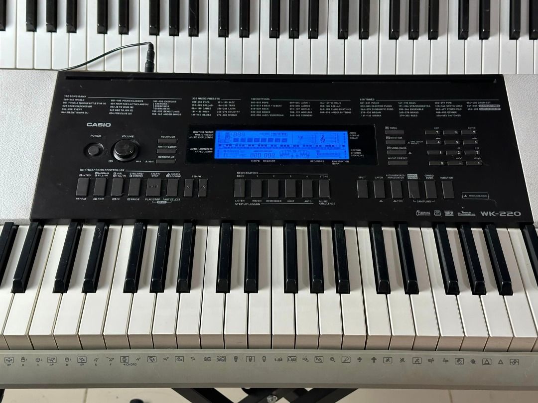 Casio WK 220 Piano Keyboard Organ 76 Semi Weighted Keys Touch Response