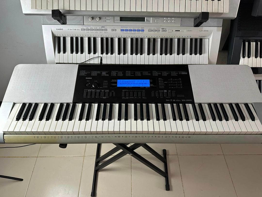 Casio WK 220 Piano Keyboard Organ 76 Semi Weighted Keys Touch