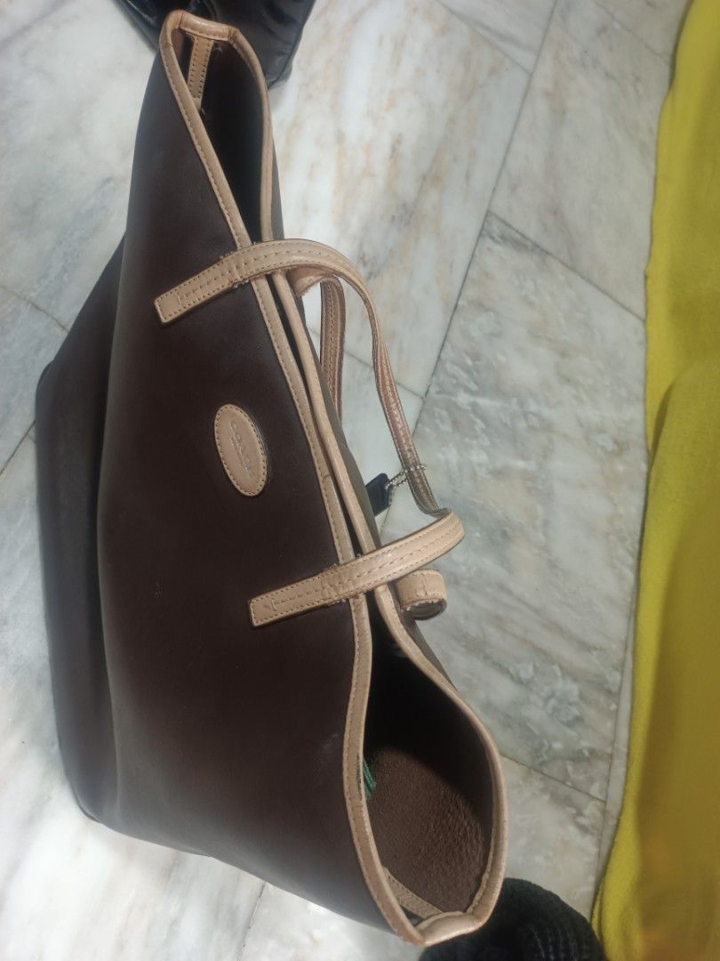 Coach xl tote (Category: Luxury Bags & Wallets) located in Taguig. Submitted by emz0923 (Listing ID 1284876348, Image 3). Description: ♥️♥️♥️.