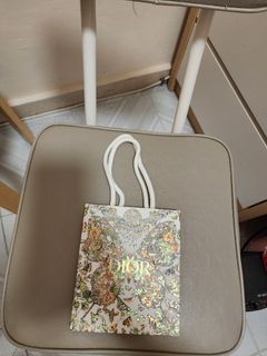 （分類：）位於 。 由 owl.b 提交（商品編號 1284696401，圖片 1）。簡介： 。
