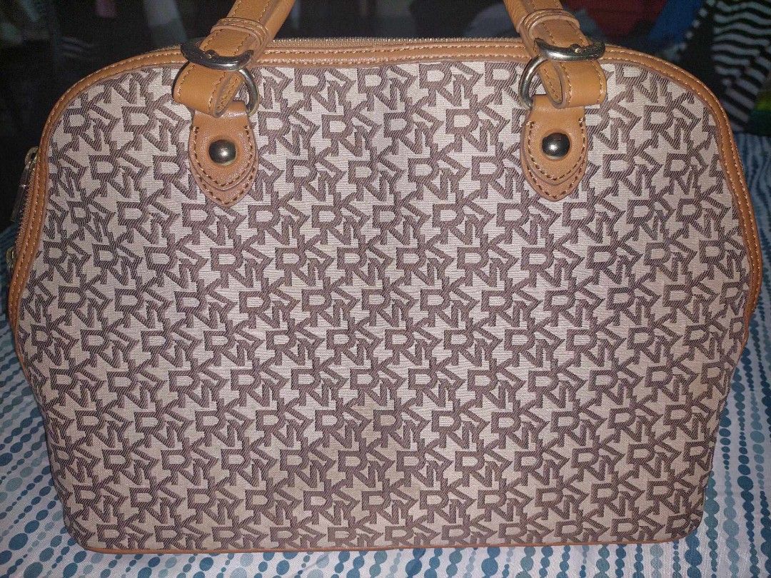 DKNY Bag (Category: Shoulder Bags) located in Manila. Submitted by quing13 (Listing ID 1284903212, Image 3). Description: Preloved DKNYfrom the US Negotiable.