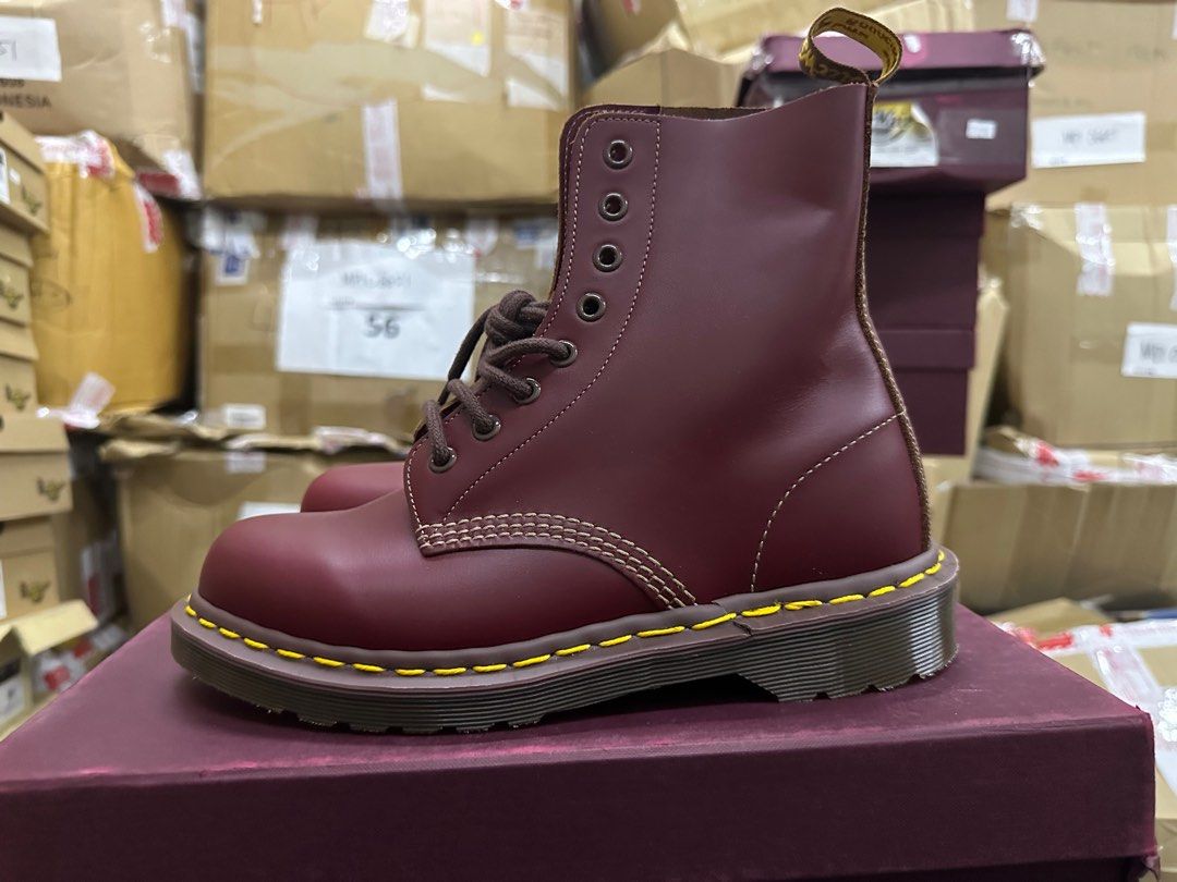 Doc martens oxblood store vs cherry red