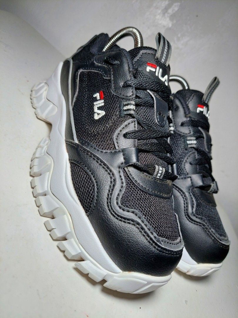 FILA SNEAKER SIZE 5 MEN. WOMEN 6 Women s Fashion Footwear Sneakers on Carousell