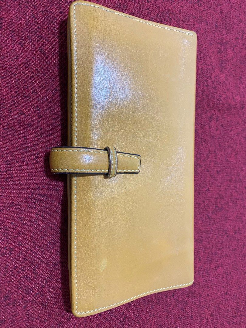 Fino travel wallet (Category: Wallets & Card holders) located in San Juan City. Submitted by peachgochujang (Listing ID 1285032705, Image 1). Description: Fino leatherware travel wallet.