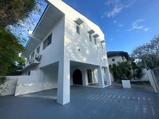 For Rent : Semi-furnished 4BR Modern House in Ayala Alabang Village Muntinlupa | 3D433D-MW