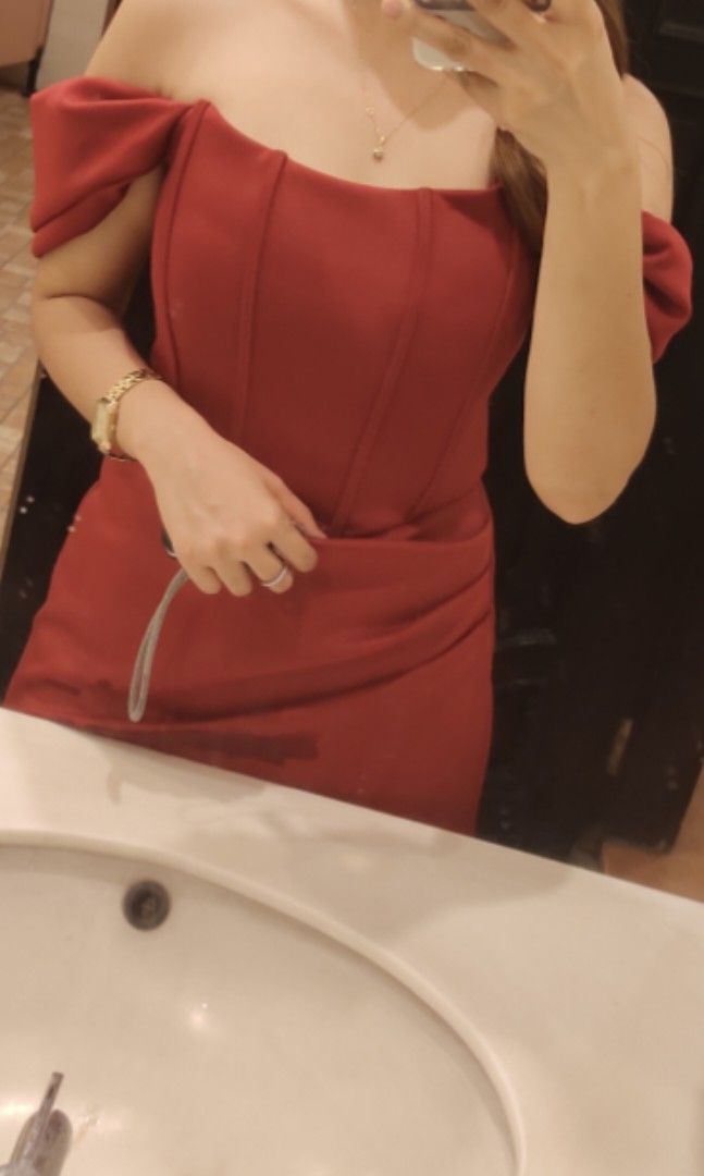 Heather clothing Maroon corset gown (Category: Evening dresses & gowns) located in Mabalacat. Submitted by cadyluuuck (Listing ID 1284933869, Image 2). Description: Custom made from heather clothing original price 2500 can fit small to medium.