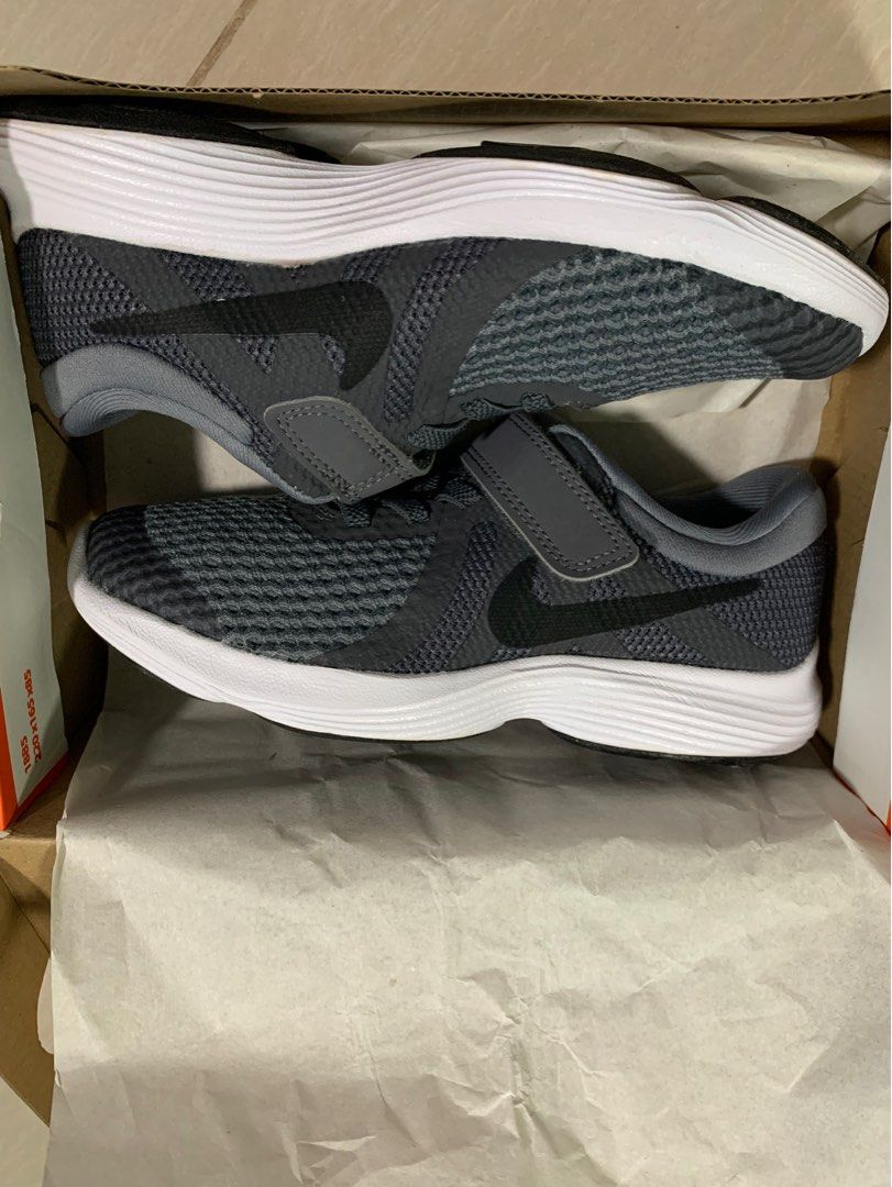 Kids Nike shoe Nike revolution 4