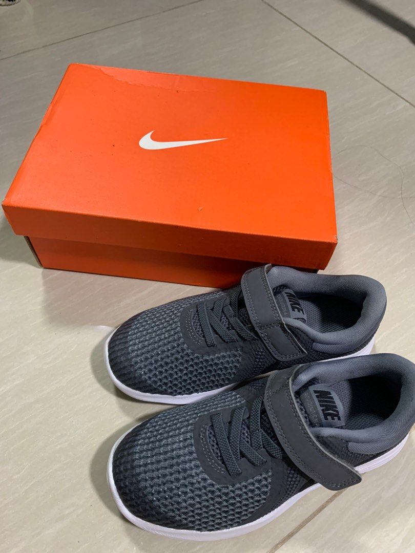 Childrens nike revolution 4 discount