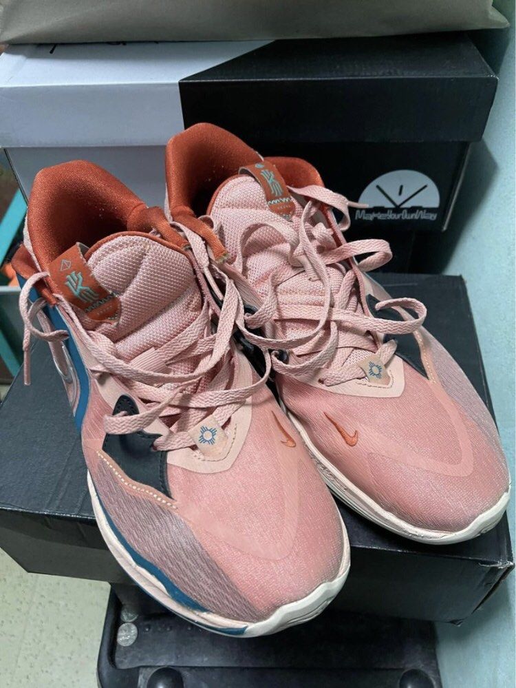 Kyrie irving womens sales Pink